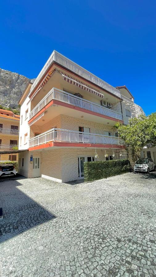 Apartments Neven Omiš Esterno foto