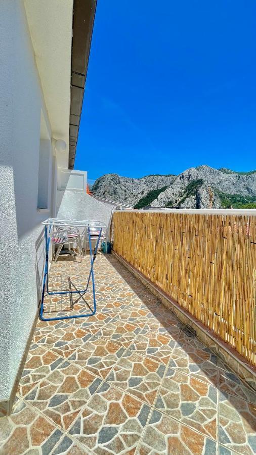 Apartments Neven Omiš Esterno foto